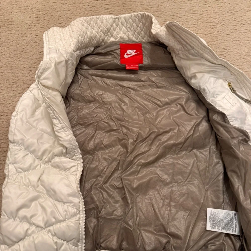 Nike Ivory Quilted Puffer Vest Womens Luxe Minimal Clean Girl‎ Athleisure Sz M